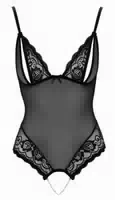 Body mit Perlenkette