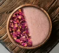 Rosenblütensalz, das Aromatische Highlight für Deine Küche Feine Würze mit Blütennote für Besondere Gerichte Rose Petal Salt Insider Glas Style 200 ml