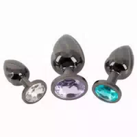 „metal Butt Plug Set In Rainbow Colours“ Mit 2 Verschiedenen Analplugs