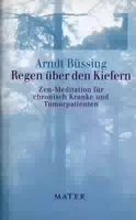 Regen über den Kiefern