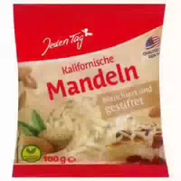 Jeden Tag Mandeln Blanchiert und Gestiftelt